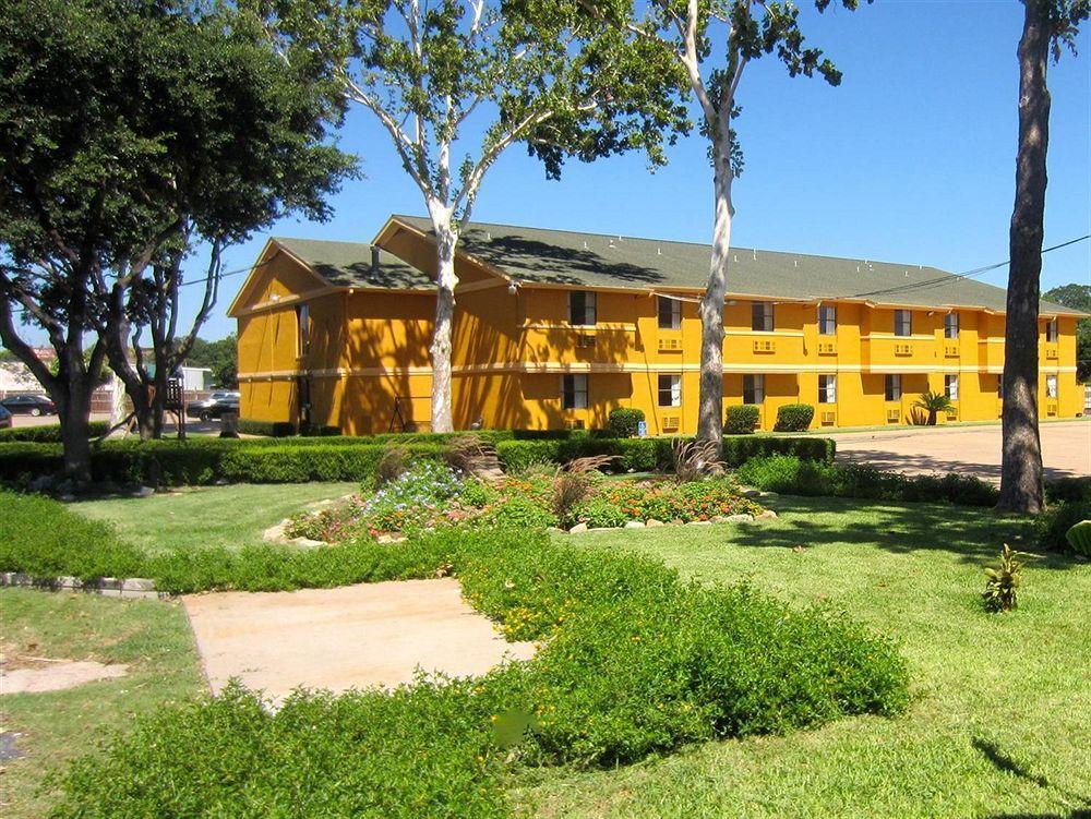 Americas Best Value Inn & Suites Brenham Extérieur photo