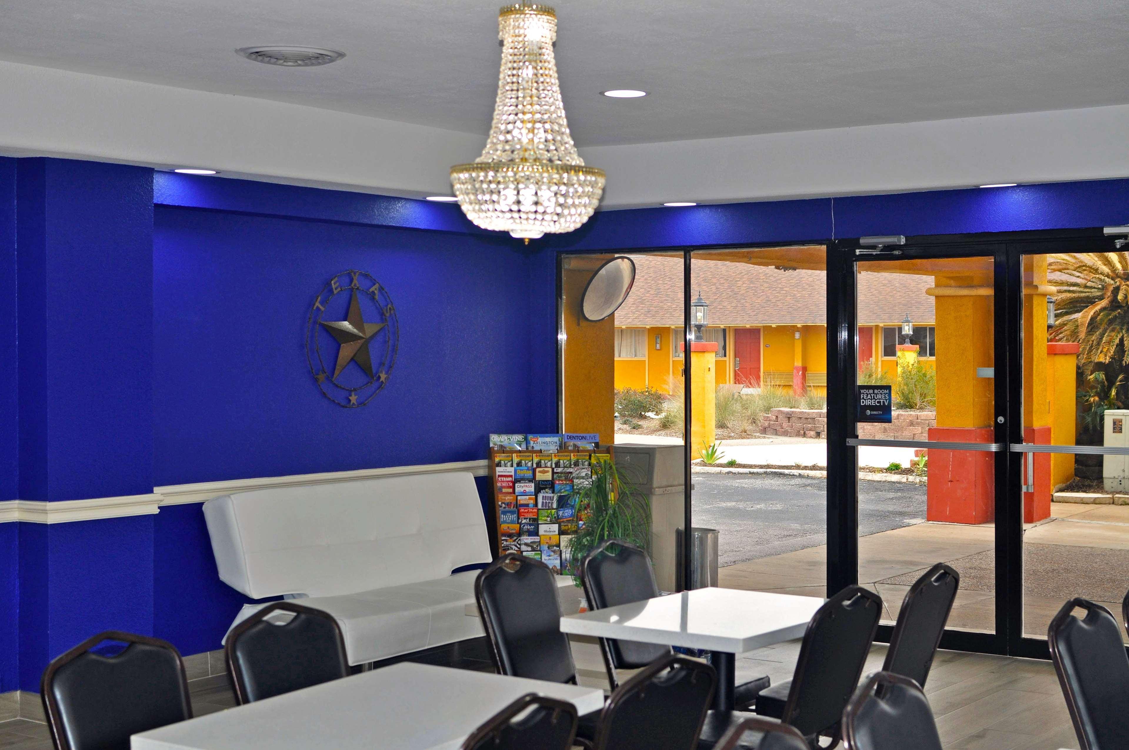 Americas Best Value Inn & Suites Brenham Extérieur photo