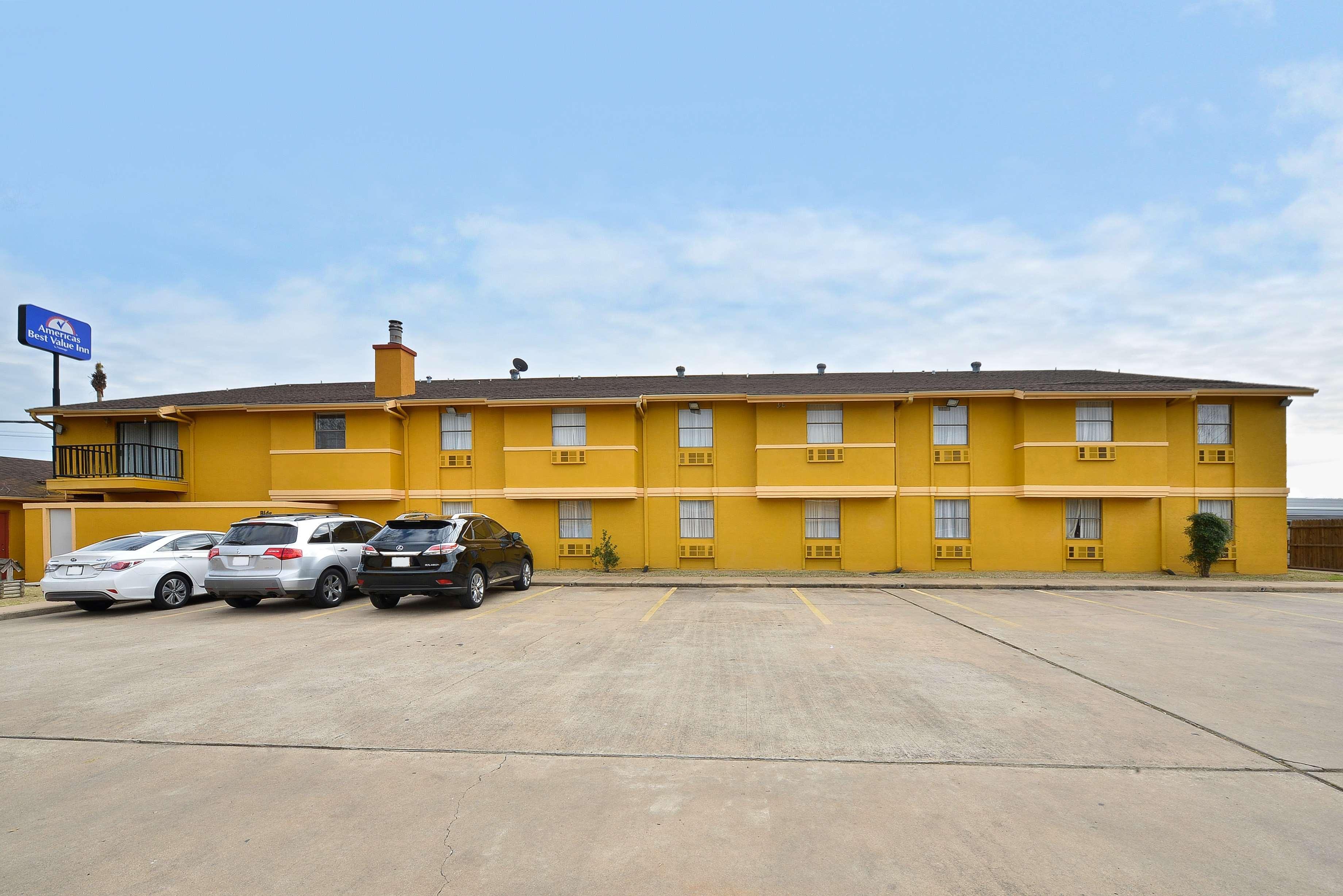 Americas Best Value Inn & Suites Brenham Extérieur photo