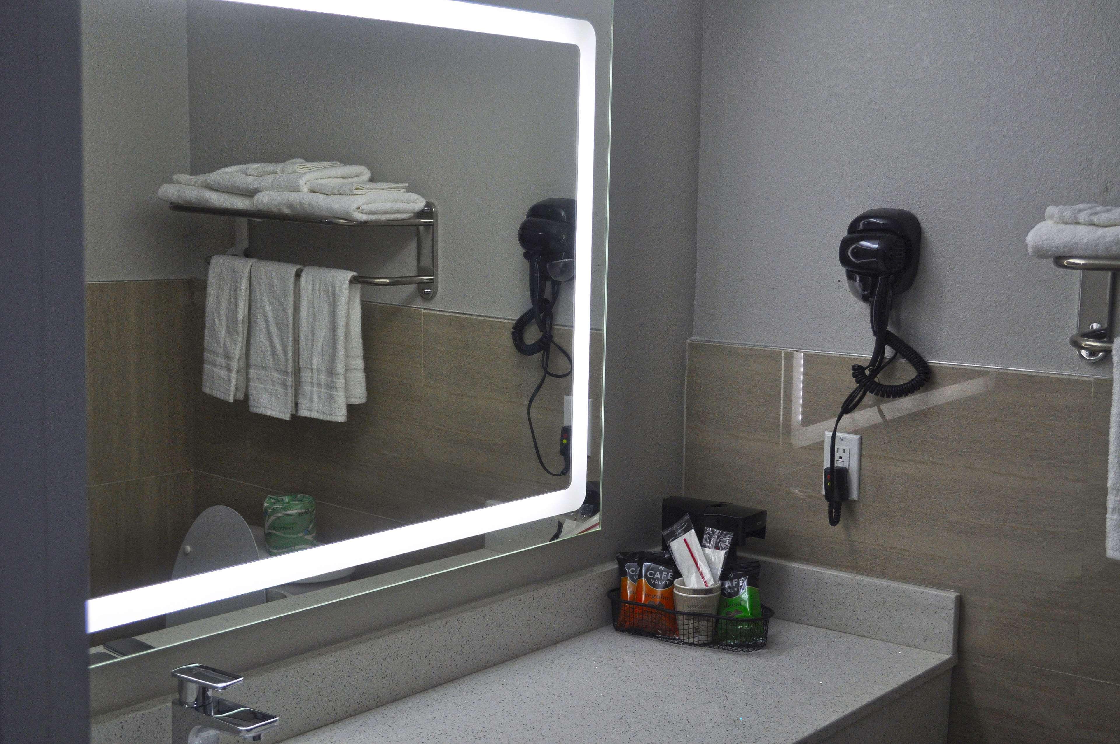 Americas Best Value Inn & Suites Brenham Extérieur photo