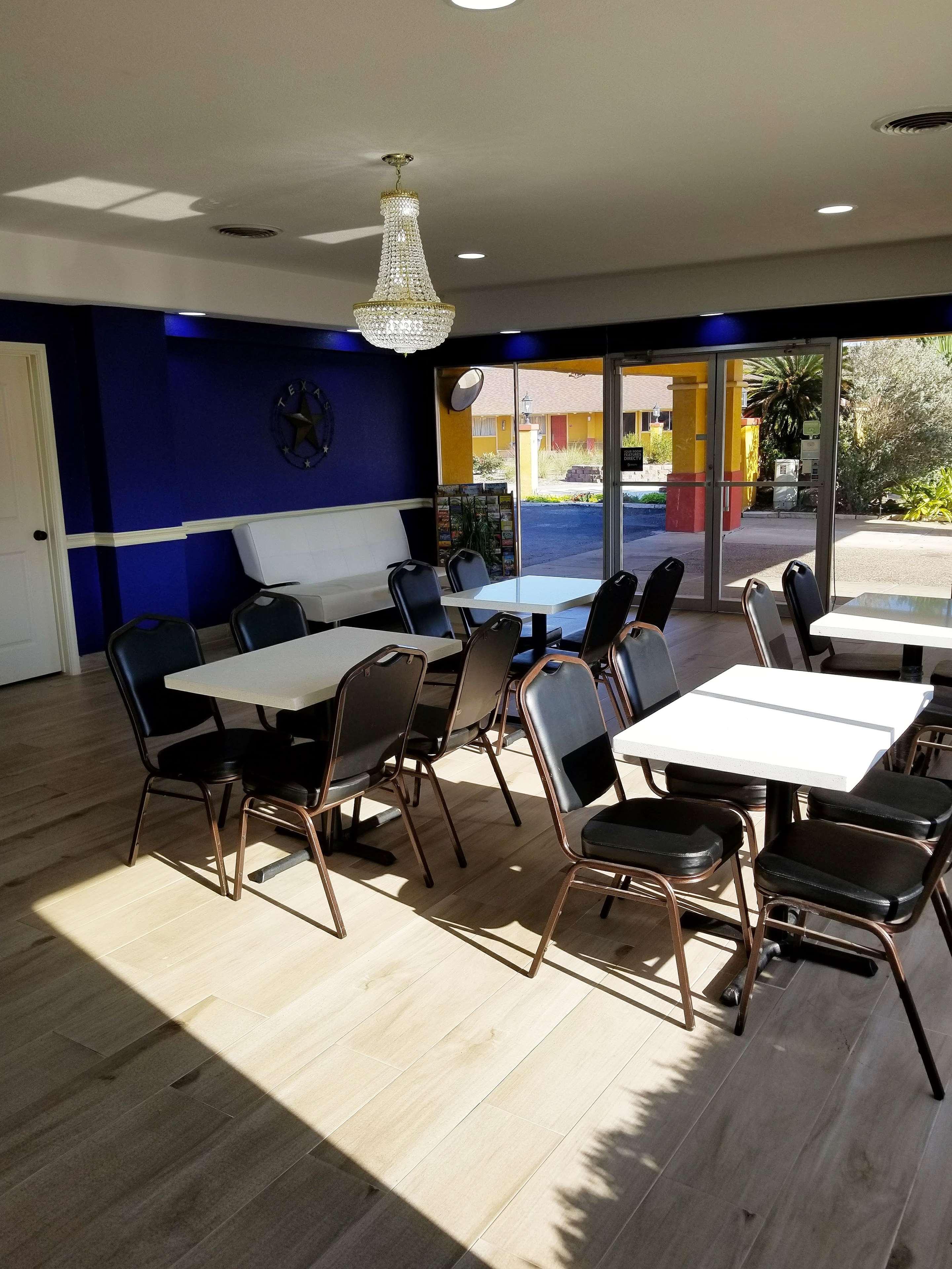 Americas Best Value Inn & Suites Brenham Extérieur photo