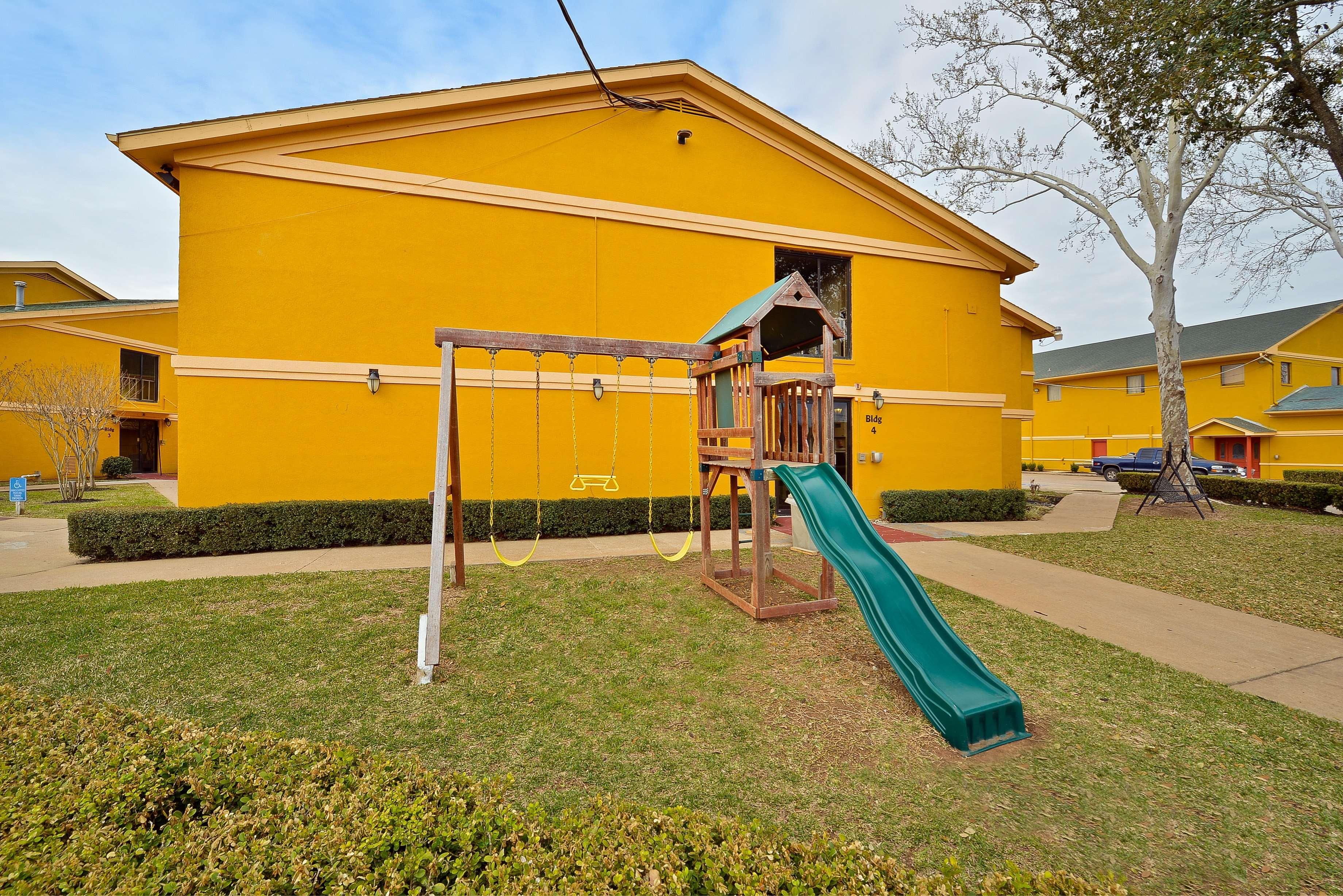 Americas Best Value Inn & Suites Brenham Extérieur photo