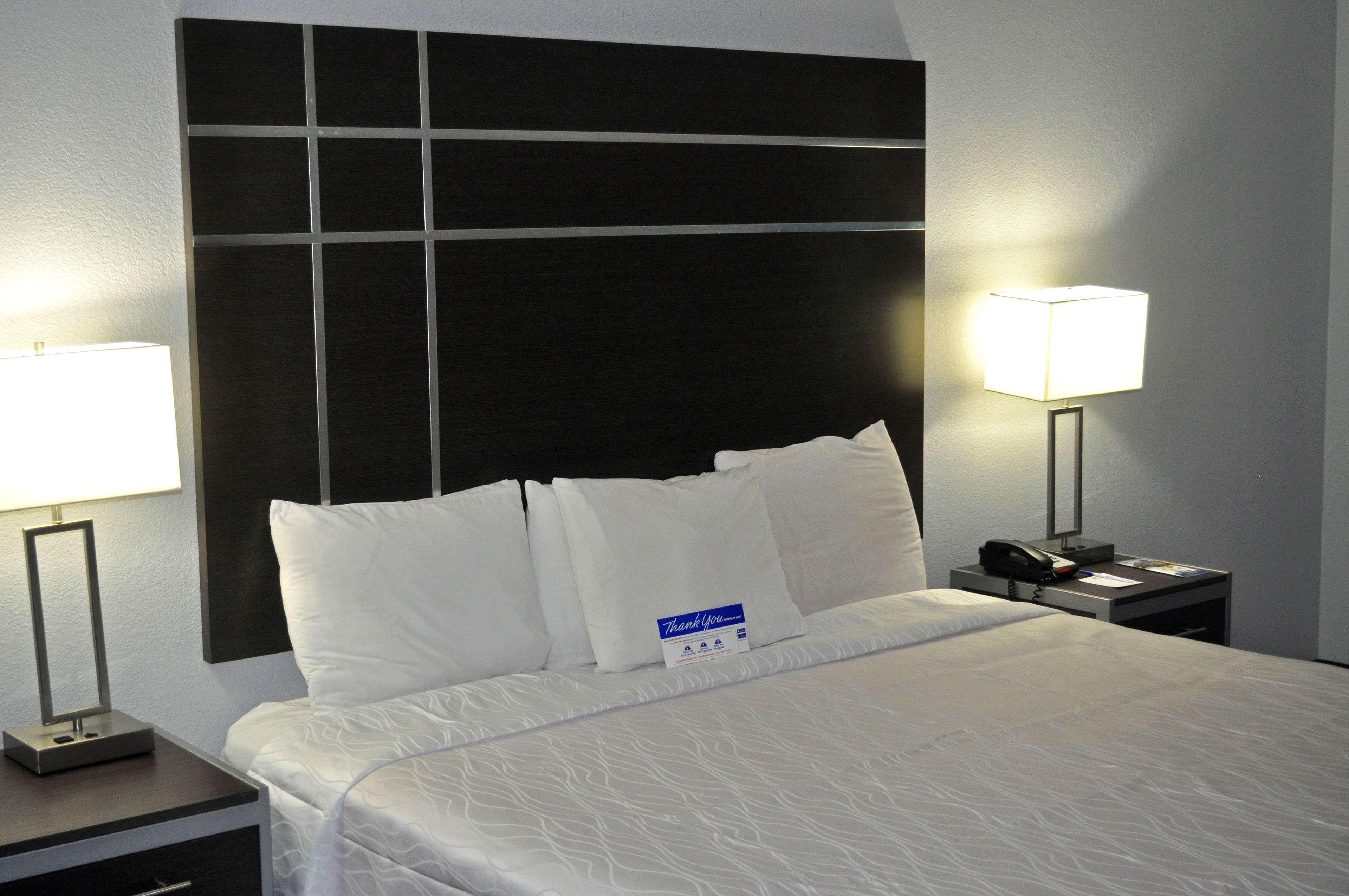 Americas Best Value Inn & Suites Brenham Extérieur photo