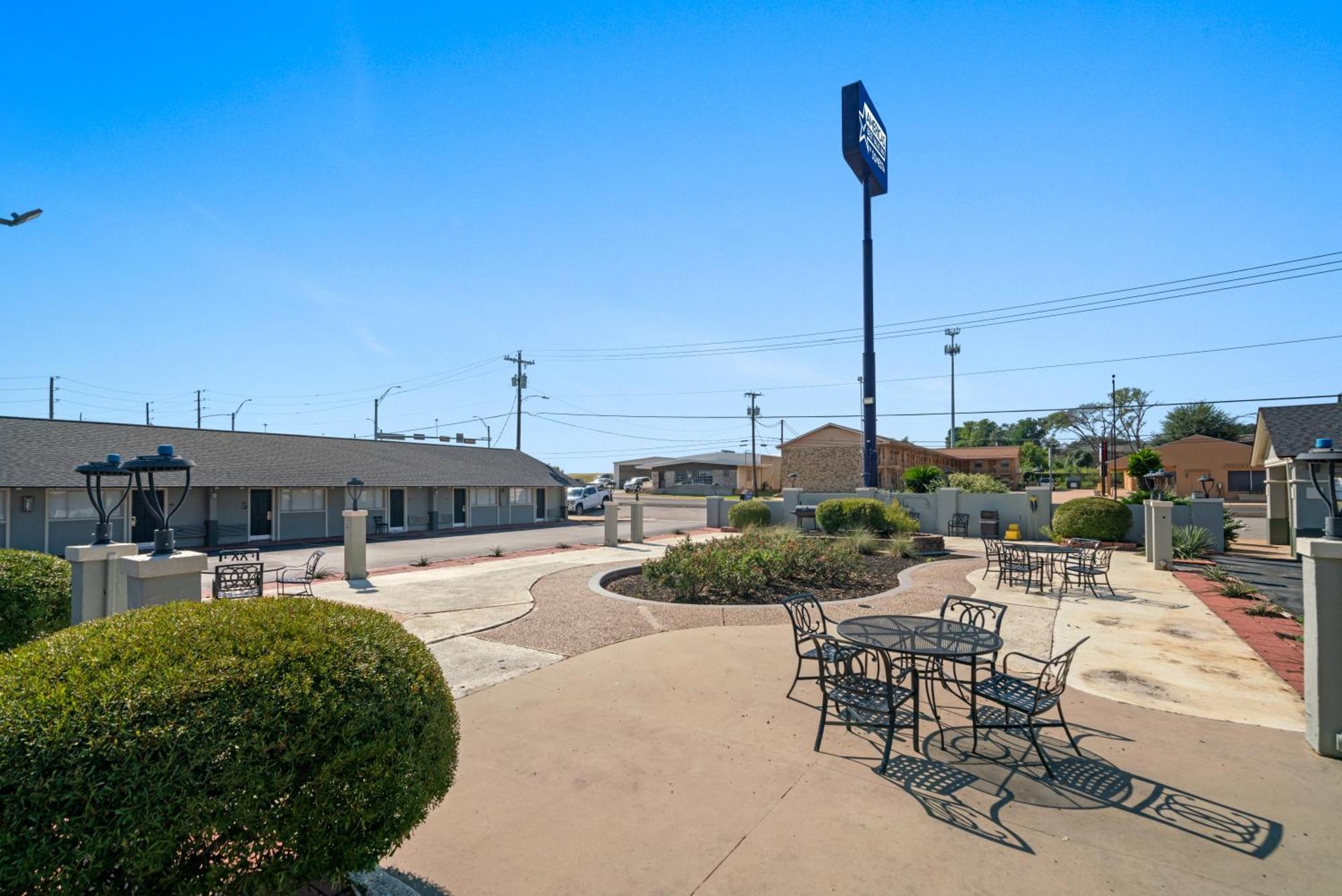 Americas Best Value Inn & Suites Brenham Extérieur photo