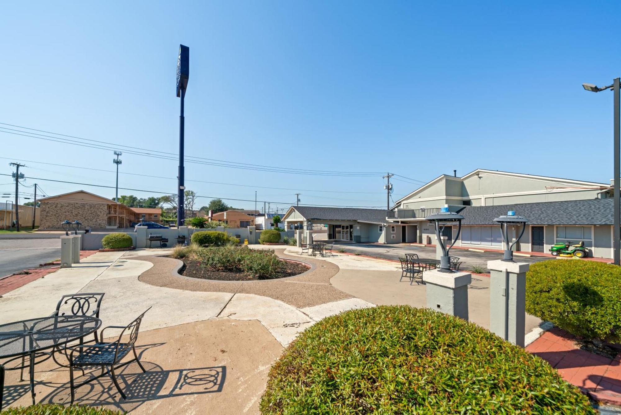 Americas Best Value Inn & Suites Brenham Extérieur photo