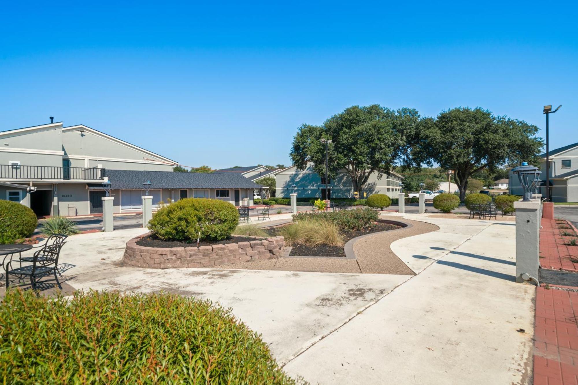 Americas Best Value Inn & Suites Brenham Extérieur photo