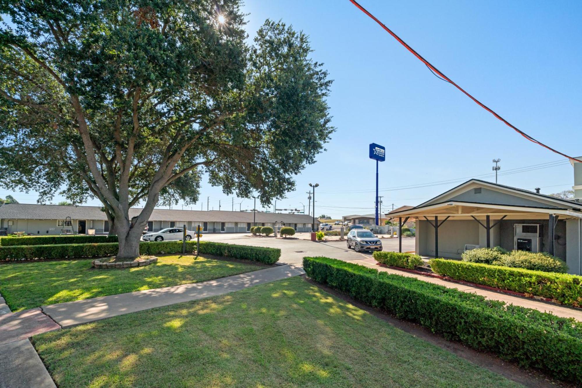Americas Best Value Inn & Suites Brenham Extérieur photo