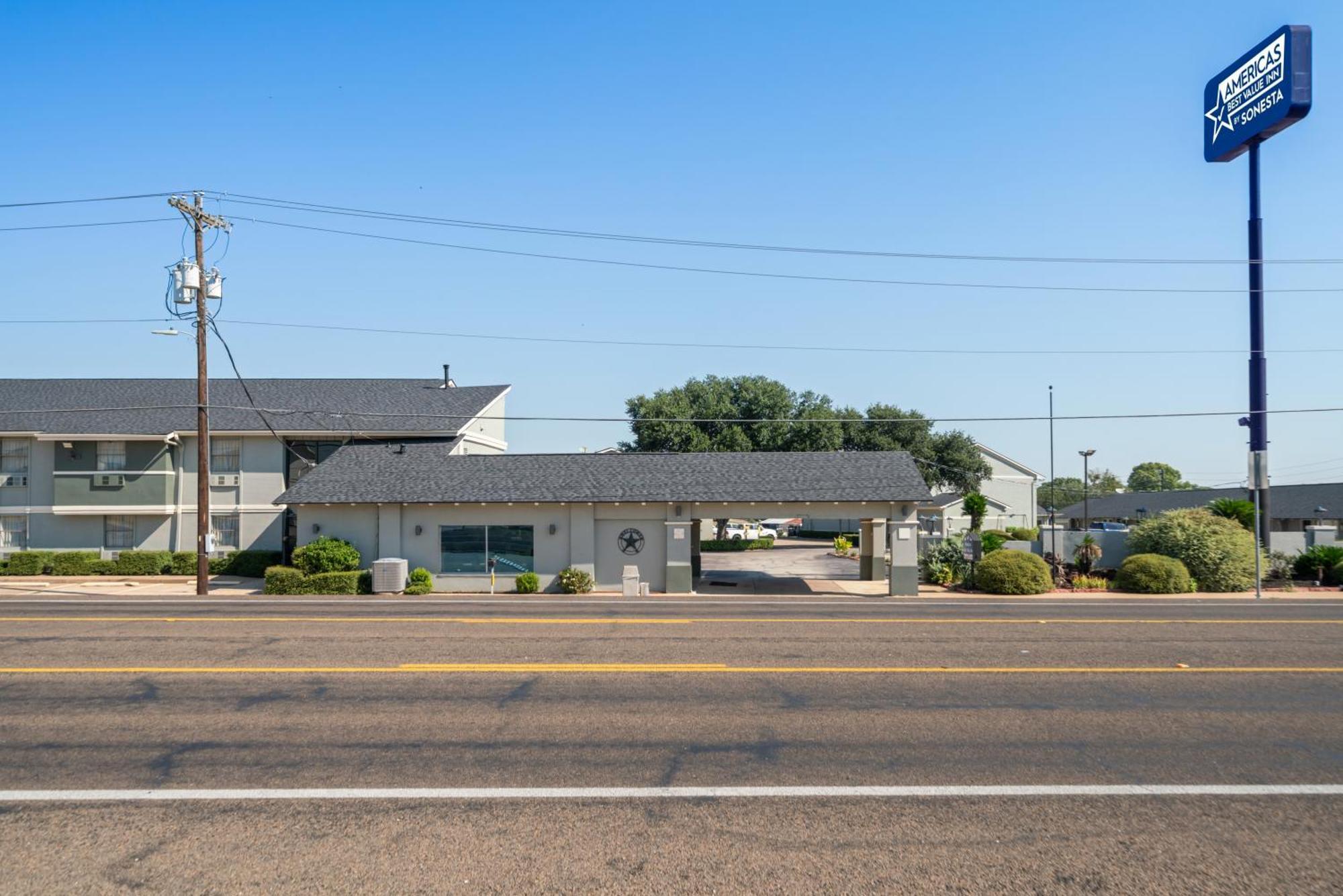 Americas Best Value Inn & Suites Brenham Extérieur photo