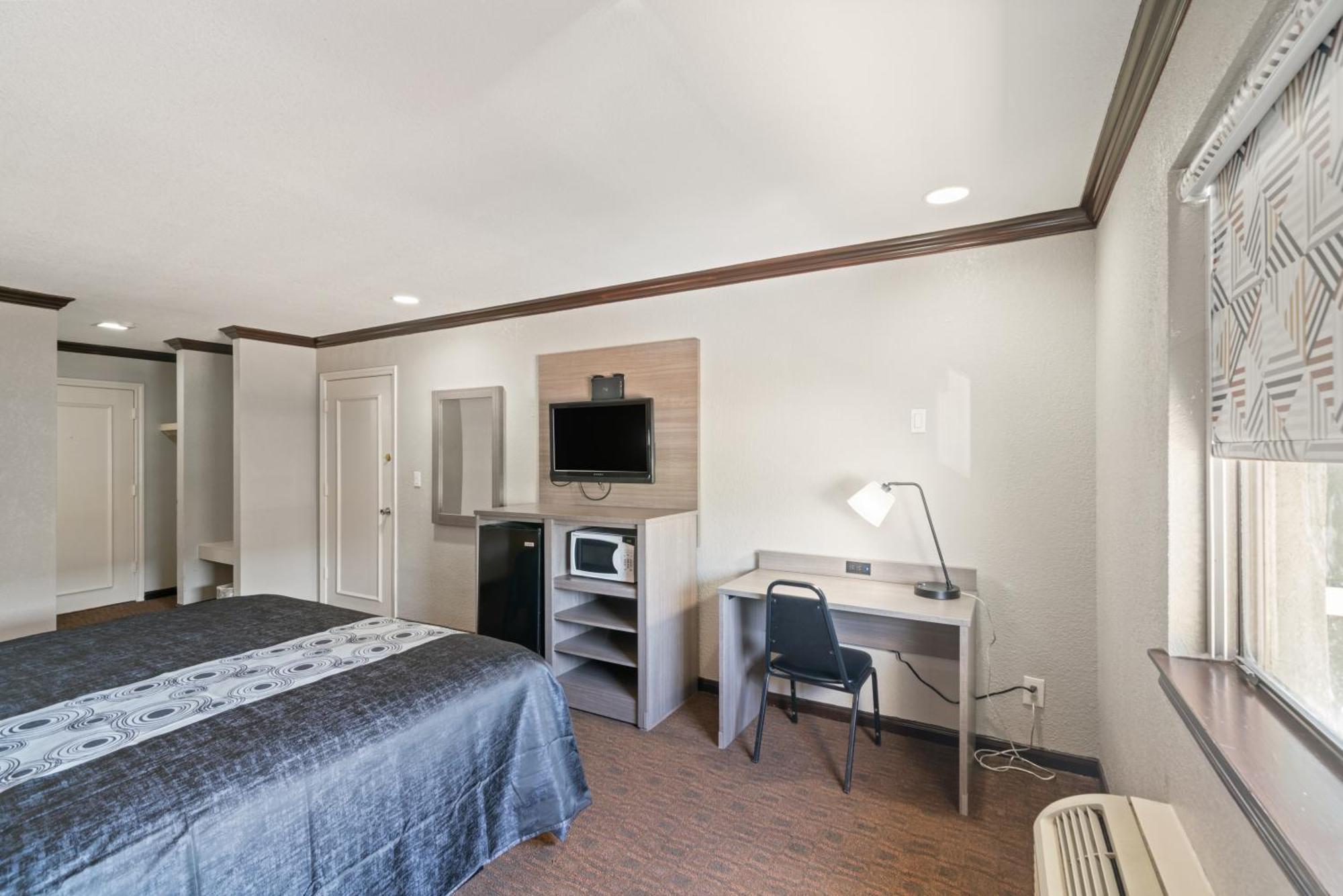 Americas Best Value Inn & Suites Brenham Extérieur photo
