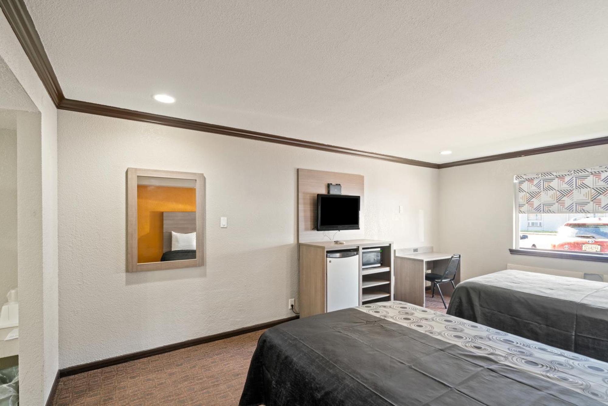 Americas Best Value Inn & Suites Brenham Extérieur photo