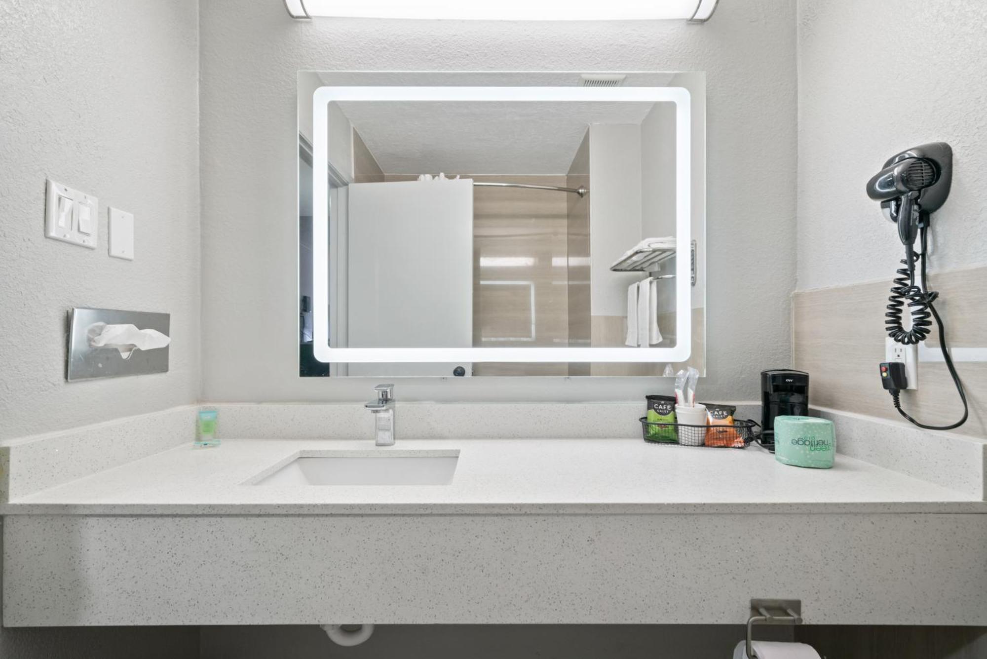 Americas Best Value Inn & Suites Brenham Extérieur photo