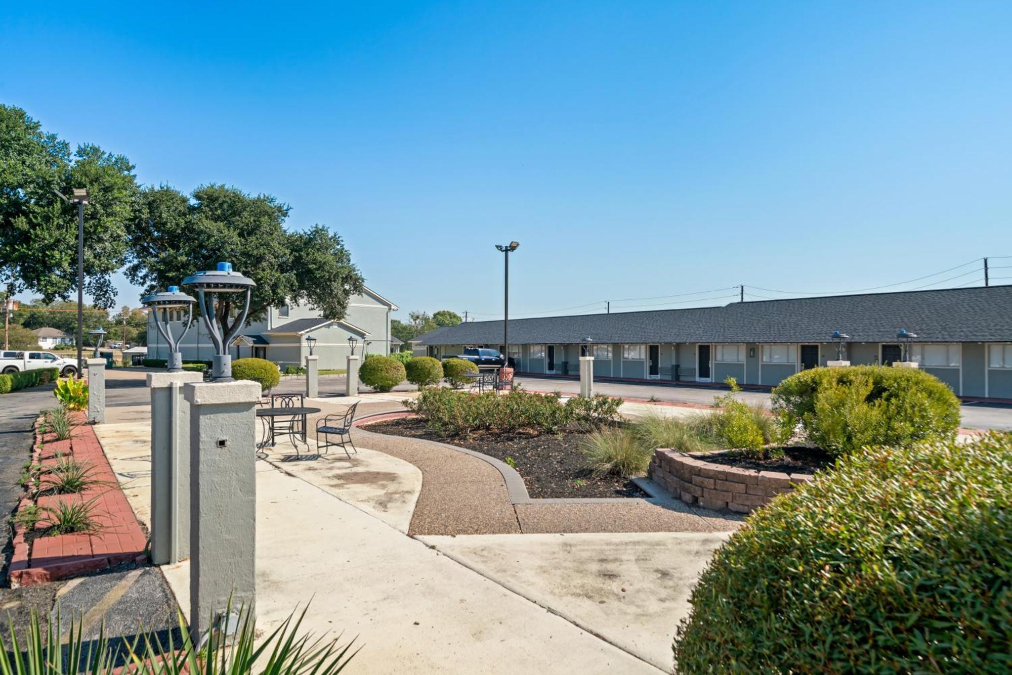 Americas Best Value Inn & Suites Brenham Extérieur photo