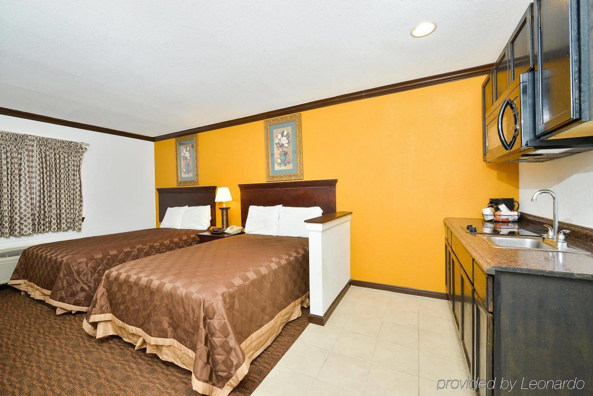 Americas Best Value Inn & Suites Brenham Extérieur photo