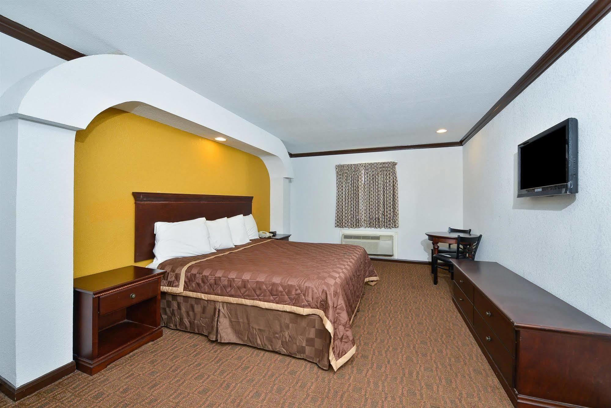 Americas Best Value Inn & Suites Brenham Extérieur photo