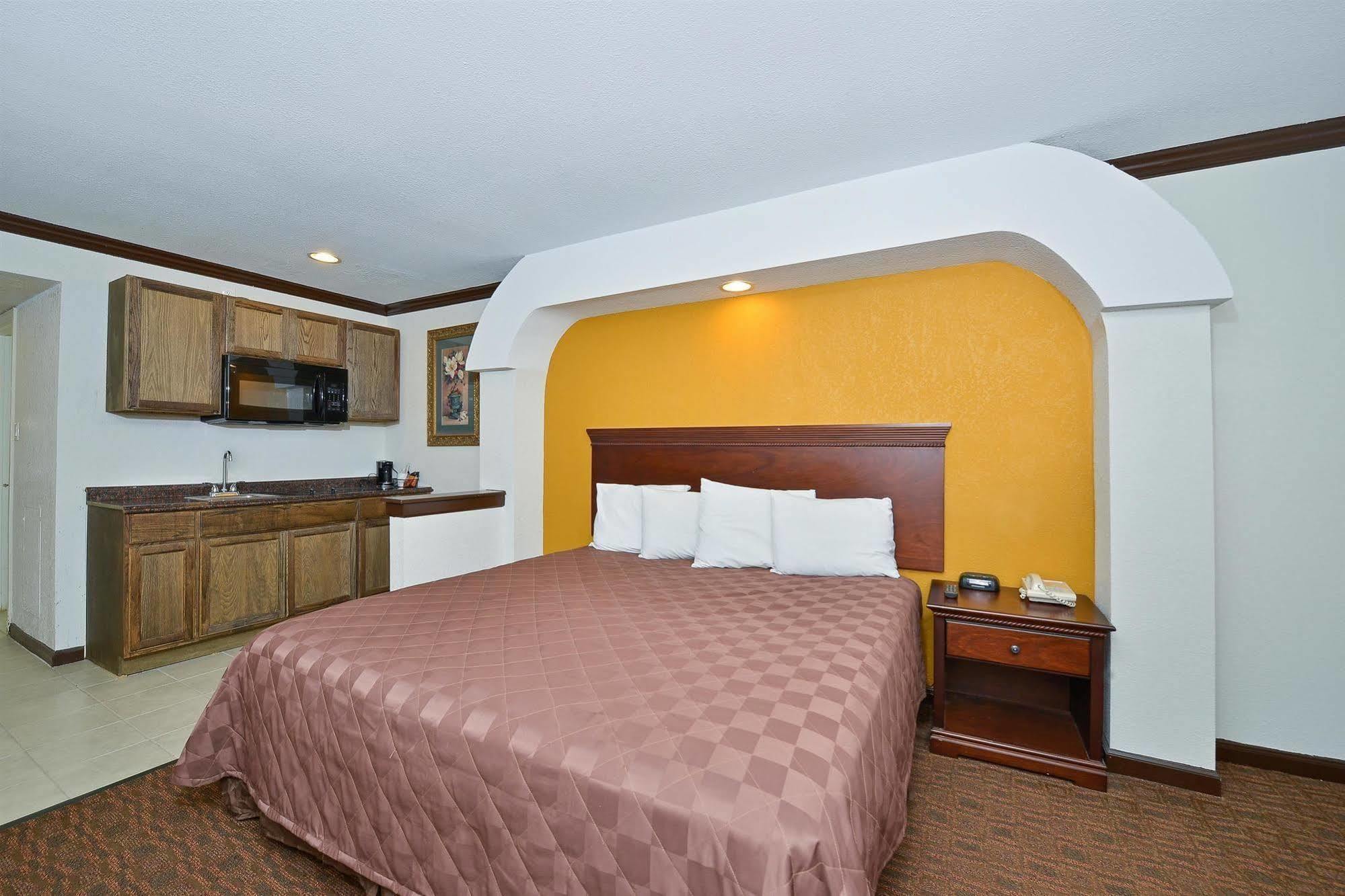 Americas Best Value Inn & Suites Brenham Extérieur photo